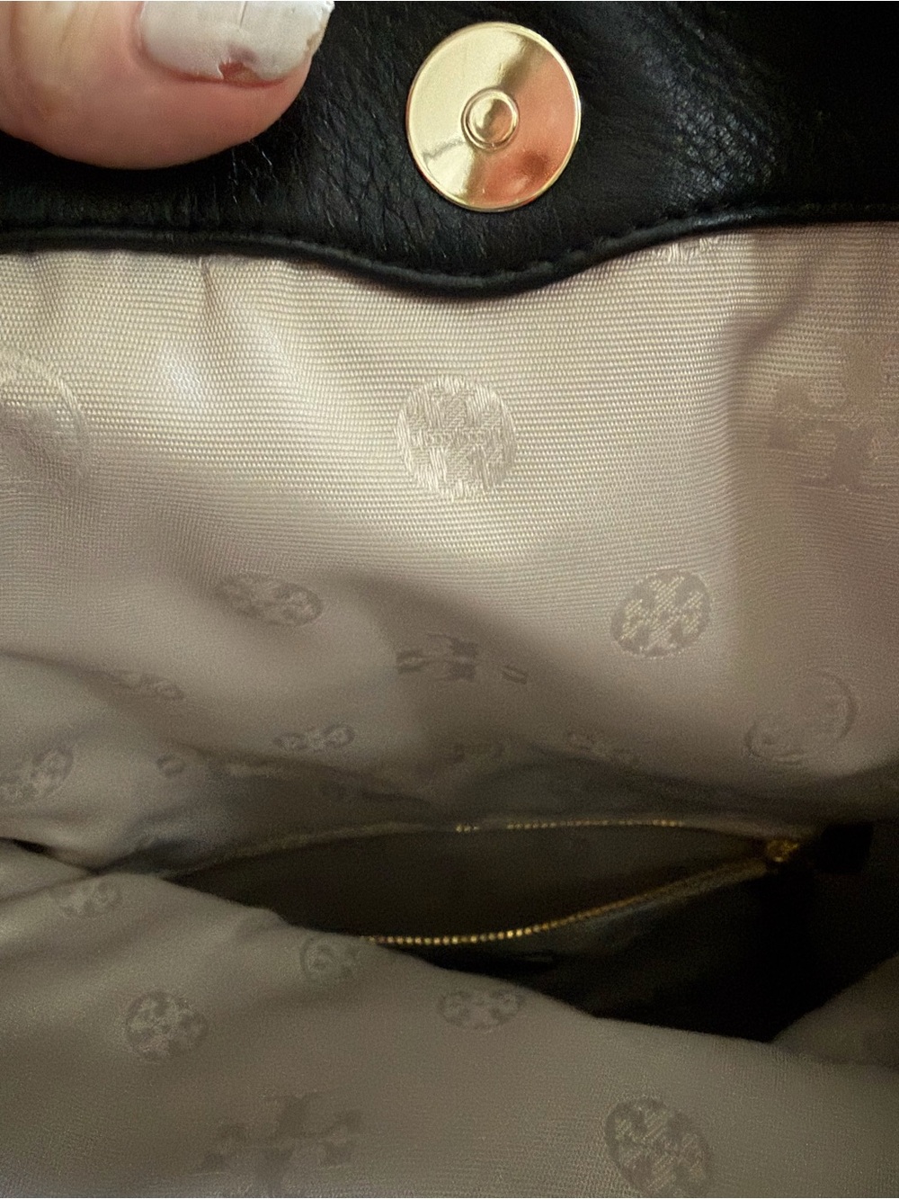 Tory Burch Black Leather Amanda Foldover Crossbody with Gold Logo - Picture 7 of 7